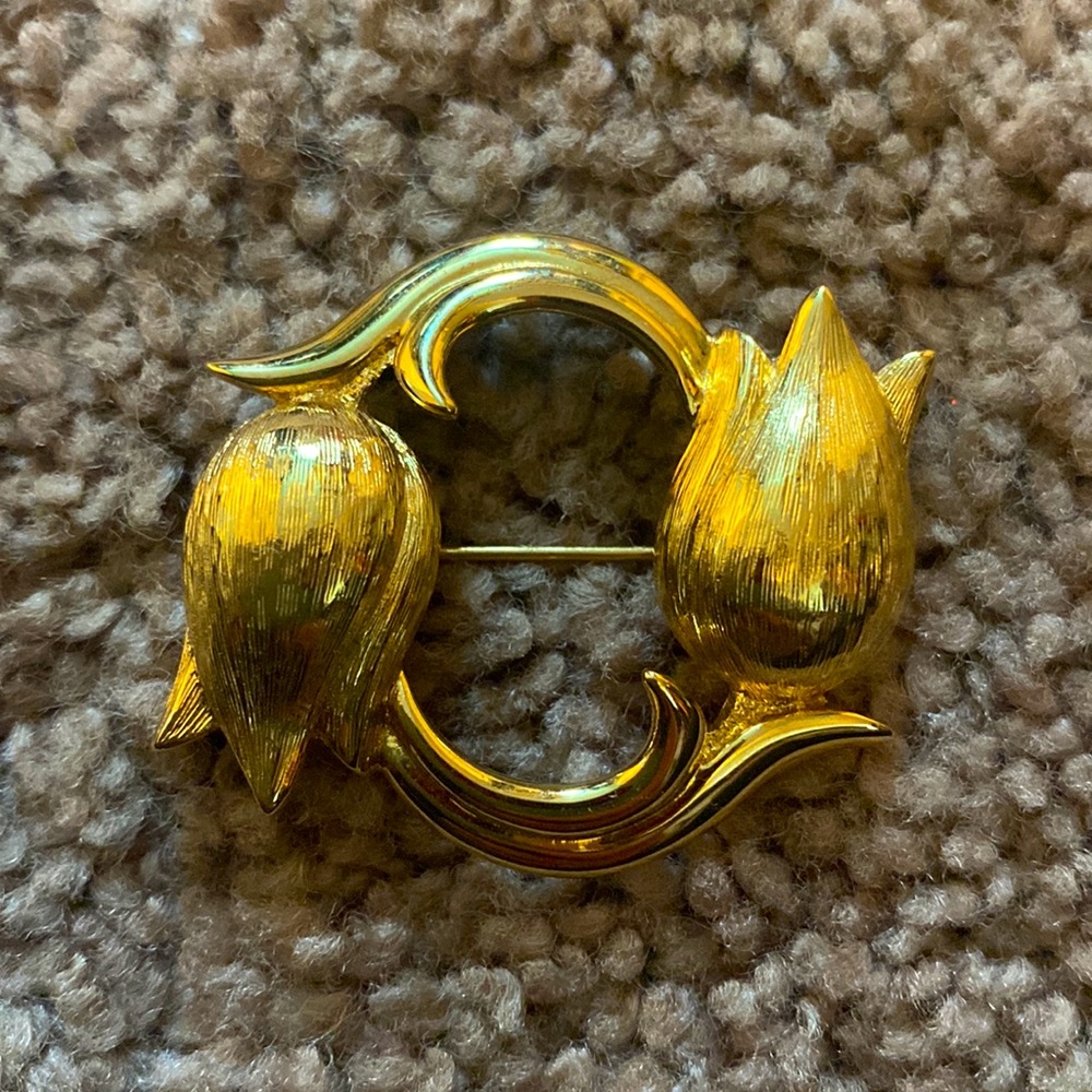 Vintage MONET tulip pin gold toned lapel